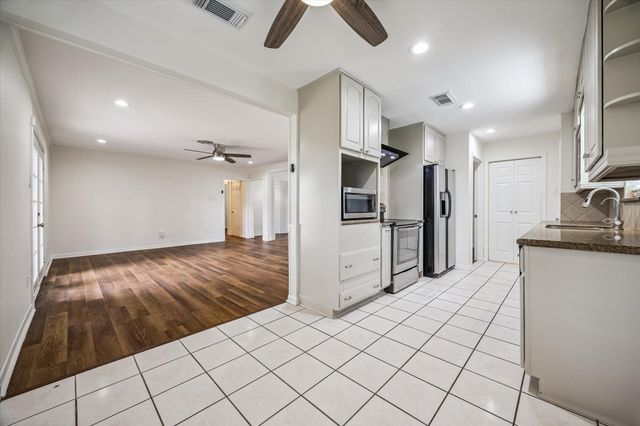 9319 Meadowcroft Drive, Houston, TX 77063