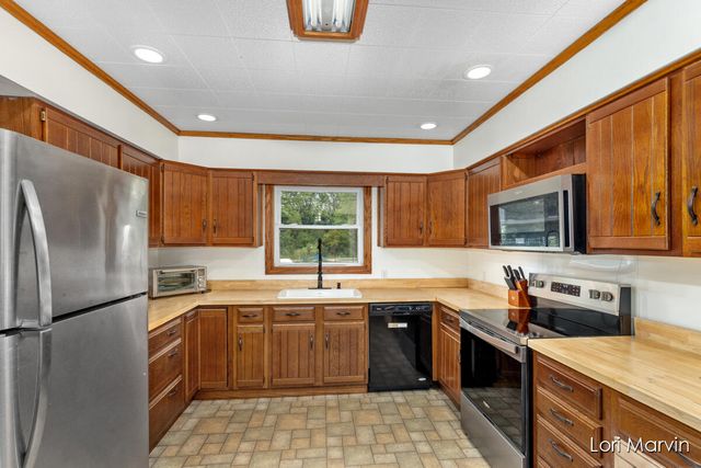 5479 W 80th Street, Fremont, MI 49412