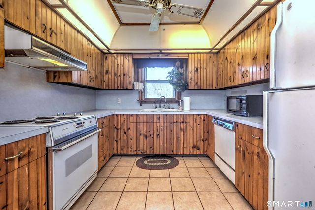 55 East Rutland Road, Milford, CT 06461