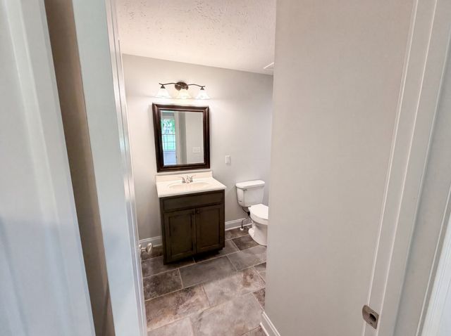 108 Lemont Ln, Tullahoma, TN 37388