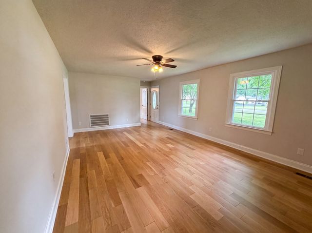 108 Lemont Ln, Tullahoma, TN 37388