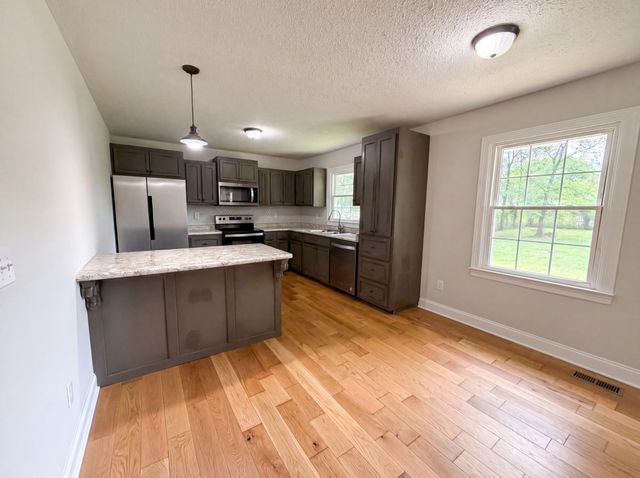 108 Lemont Ln, Tullahoma, TN 37388