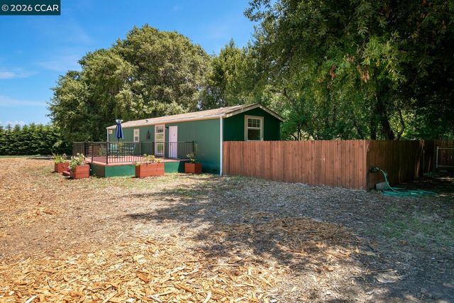 60 Hampton, Martinez, CA 94553