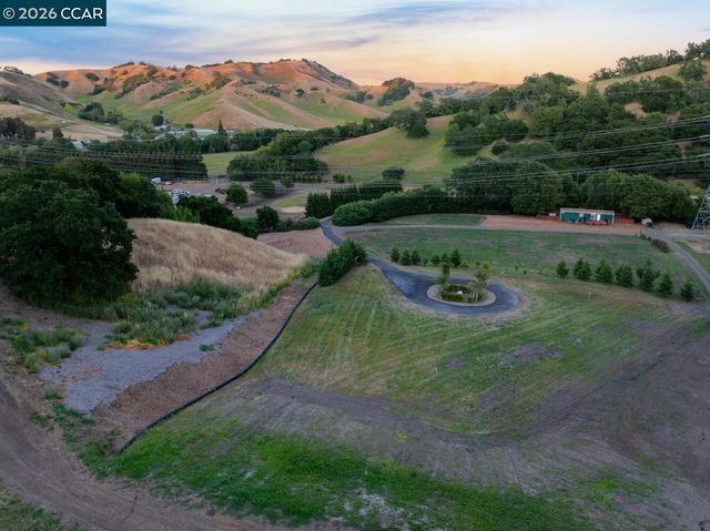 60 Hampton, Martinez, CA 94553