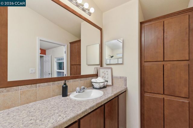 60 Hampton, Martinez, CA 94553