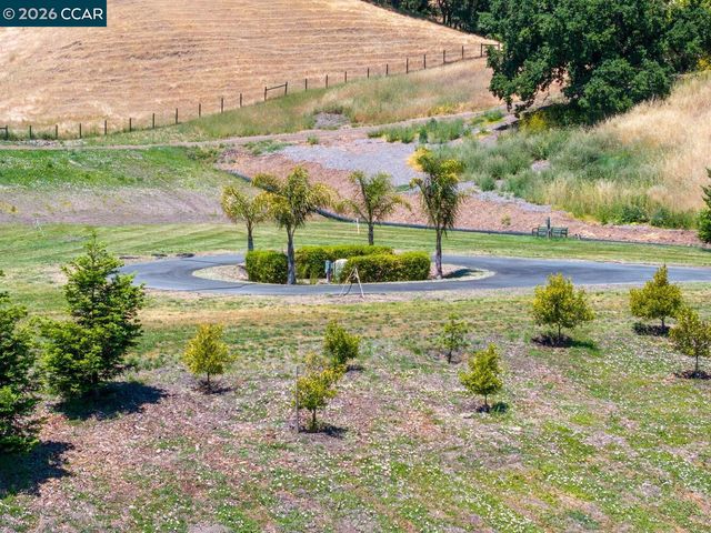 60 Hampton, Martinez, CA 94553