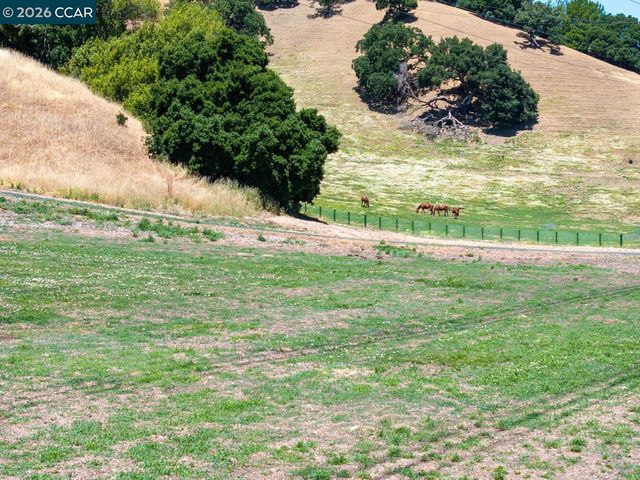 60 Hampton, Martinez, CA 94553