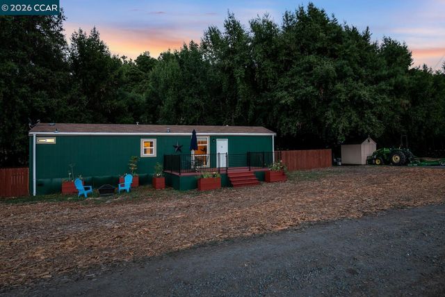 60 Hampton, Martinez, CA 94553