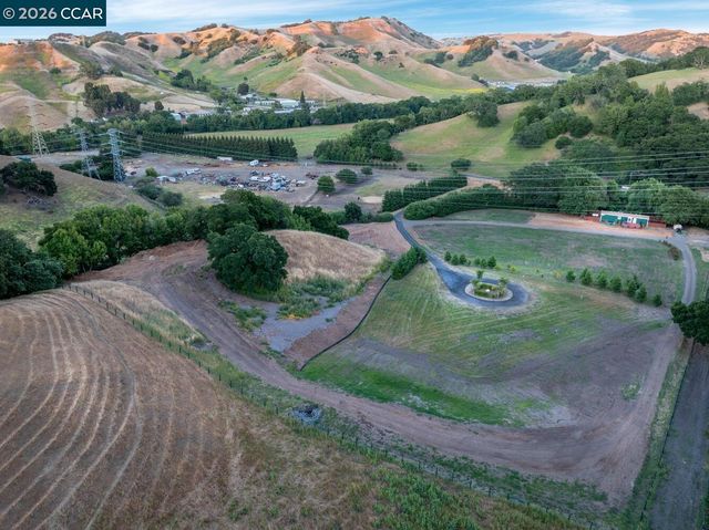 60 Hampton, Martinez, CA 94553