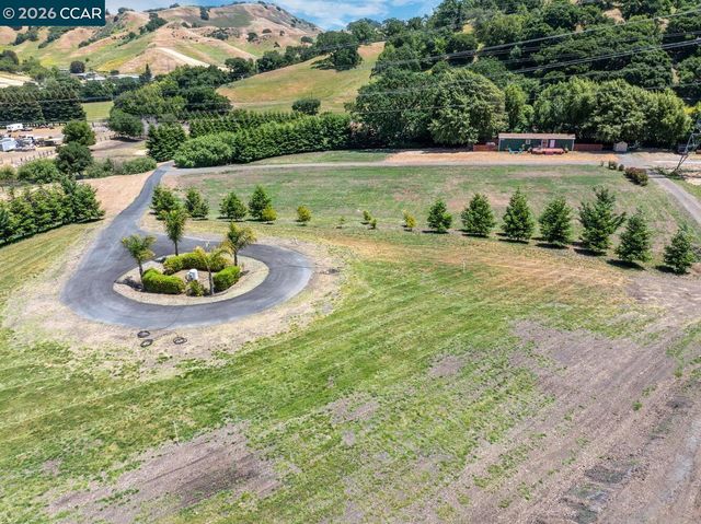 60 Hampton, Martinez, CA 94553