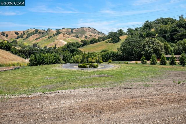 60 Hampton, Martinez, CA 94553