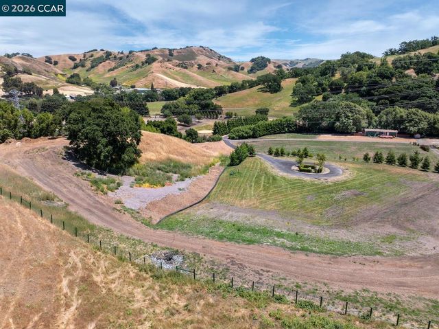 60 Hampton, Martinez, CA 94553