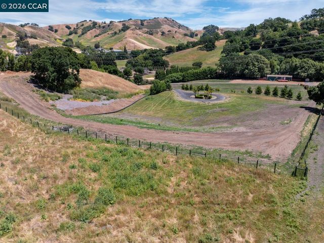 60 Hampton, Martinez, CA 94553