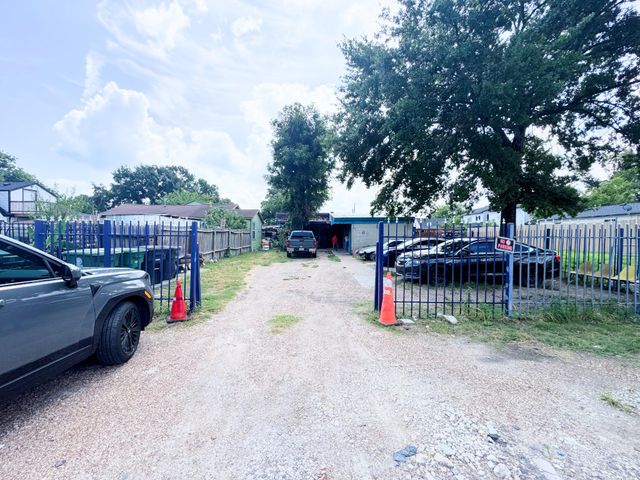 2705 Beatty Street, Houston, TX 77023