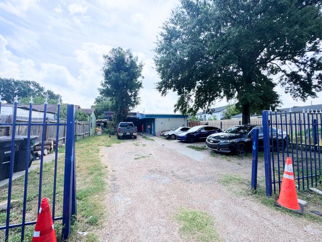2705 Beatty Street, Houston, TX 77023