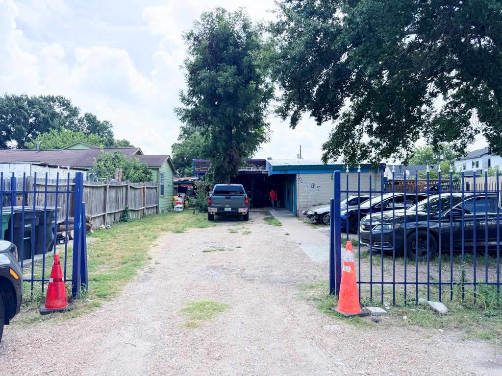 2705 Beatty Street, Houston, TX 77023