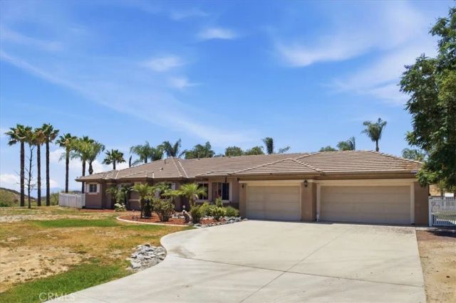 23841 Piedras, Lake Mathews, CA 92570
