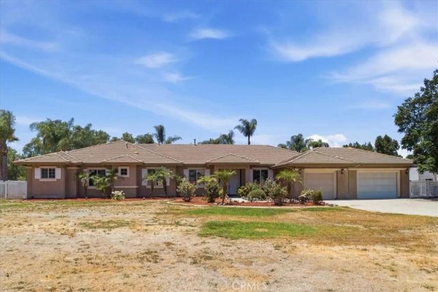 23841 Piedras, Lake Mathews, CA 92570