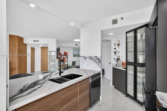 1000 Island Blvd-renovated 1710 1710, Aventura, FL 33160