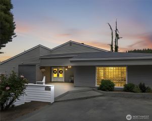 16306 Valhalla Drive, Bothell, WA 98011