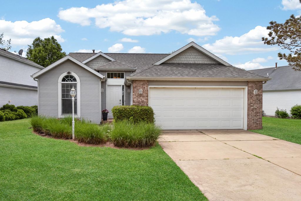 604 N Cygnet Lake Drive, Benton Harbor, MI 49022