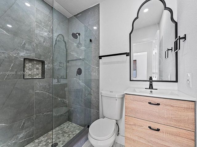 921 NW 22nd Ct 1, Miami, FL 33125