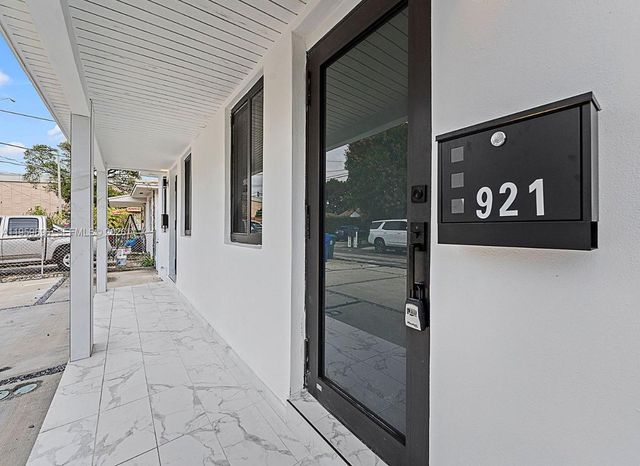 921 NW 22nd Ct 1, Miami, FL 33125