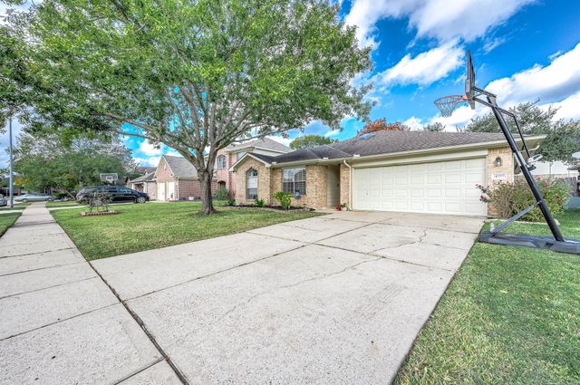 4959 Sentry Woods Lane, Pearland, TX 77584