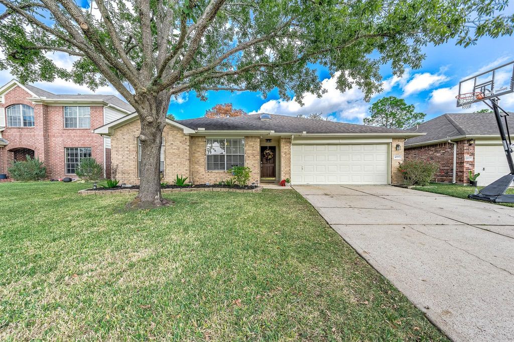 4959 Sentry Woods Lane, Pearland, TX 77584