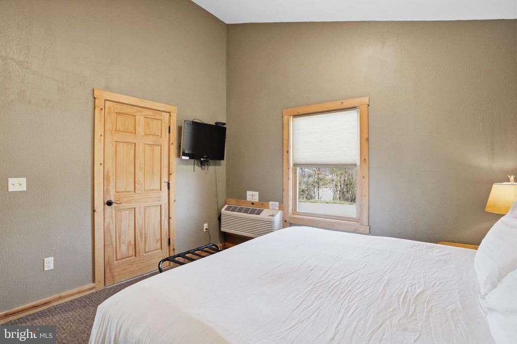 Image 11 of property listing at 41 GRANDVIEW BLVD, Mc Henry, MD 21541