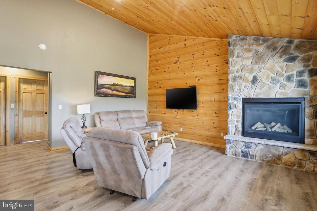 Image 3 of property listing at 41 GRANDVIEW BLVD, Mc Henry, MD 21541