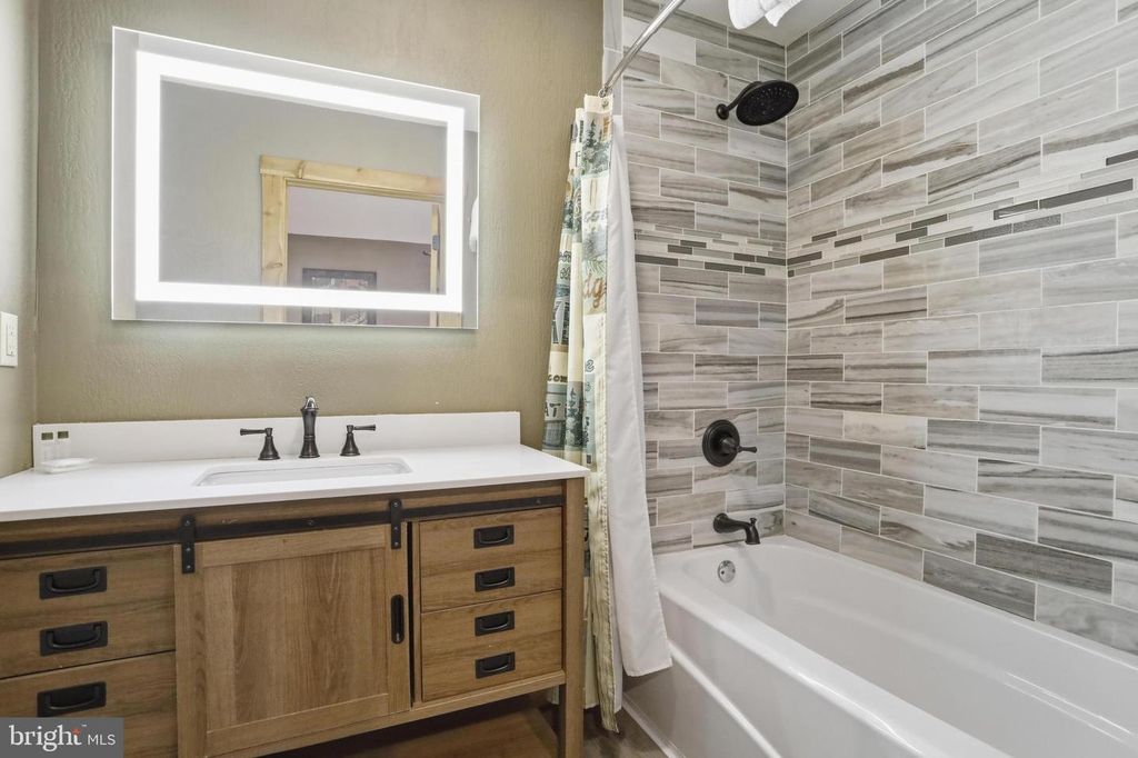 Image 6 of property listing at 41 GRANDVIEW BLVD, Mc Henry, MD 21541