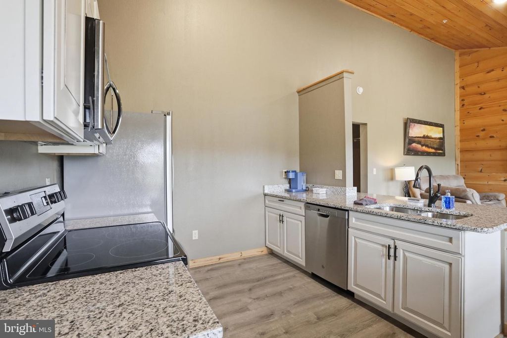 Image 7 of property listing at 41 GRANDVIEW BLVD, Mc Henry, MD 21541