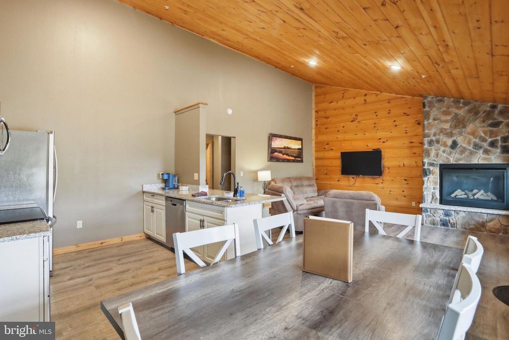 Image 9 of property listing at 41 GRANDVIEW BLVD, Mc Henry, MD 21541