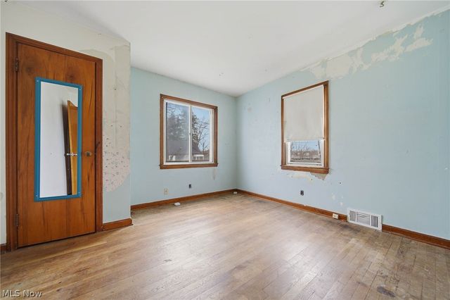 163 E Ford Avenue, Barberton, OH 44203