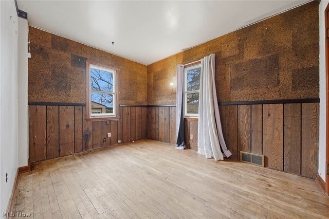 163 E Ford Avenue, Barberton, OH 44203