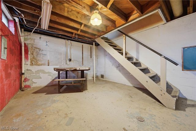 163 E Ford Avenue, Barberton, OH 44203