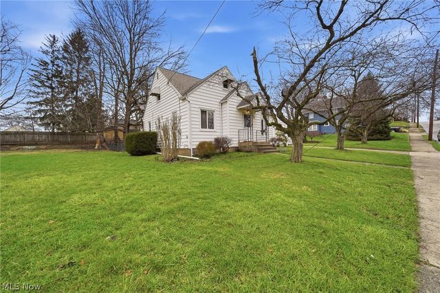 163 E Ford Avenue, Barberton, OH 44203