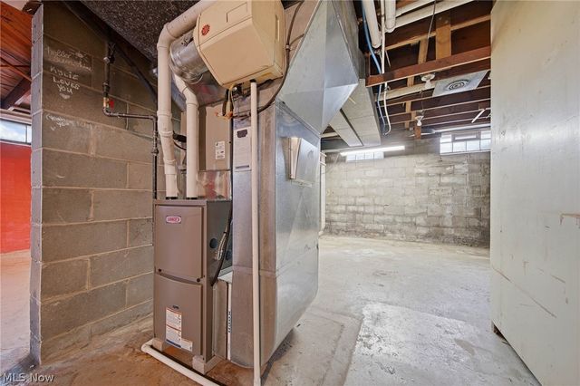 163 E Ford Avenue, Barberton, OH 44203