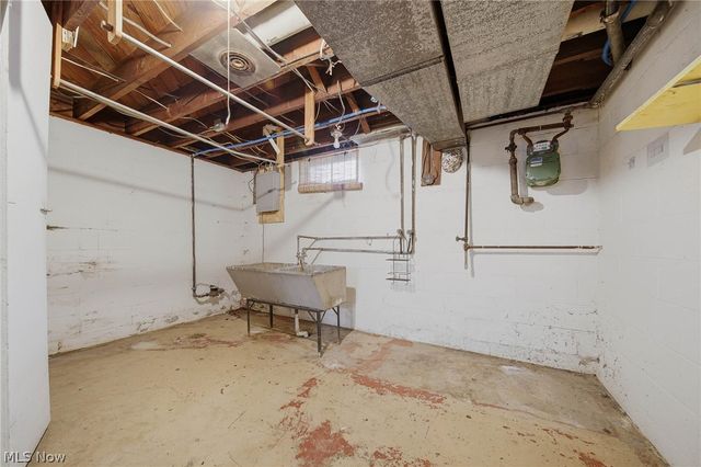 163 E Ford Avenue, Barberton, OH 44203