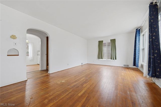 163 E Ford Avenue, Barberton, OH 44203