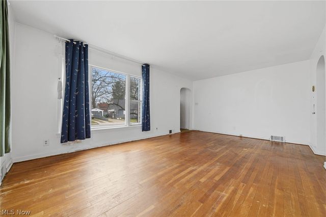 163 E Ford Avenue, Barberton, OH 44203