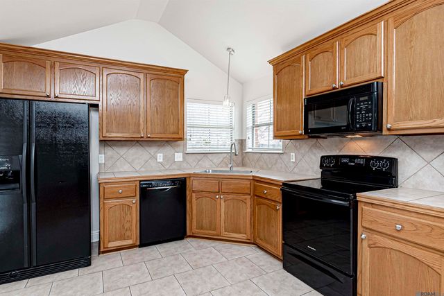 37024 Rivergate Ave, Geismar, LA 70734