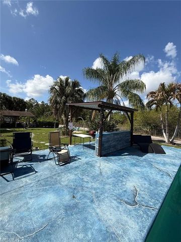 3220 29th AVE NE, Naples, FL 34120