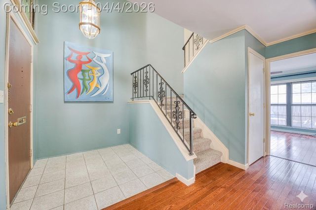 25178 Maplebrooke Drive, Southfield, MI 48033