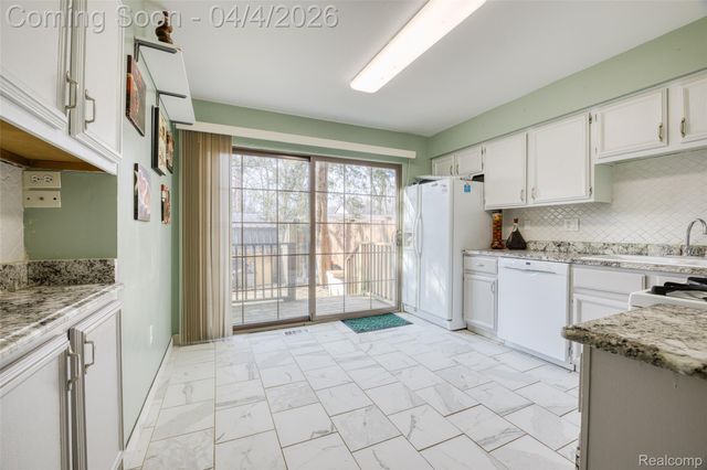 25178 Maplebrooke Drive, Southfield, MI 48033