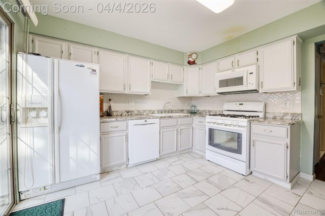 25178 Maplebrooke Drive, Southfield, MI 48033