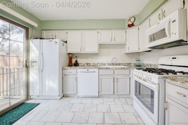 25178 Maplebrooke Drive, Southfield, MI 48033