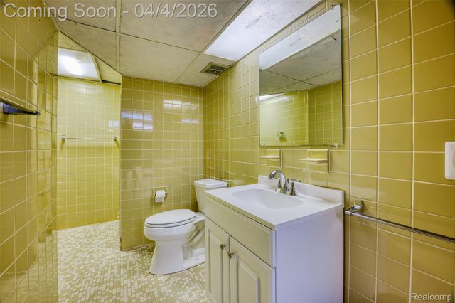 25178 Maplebrooke Drive, Southfield, MI 48033