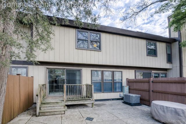 25178 Maplebrooke Drive, Southfield, MI 48033